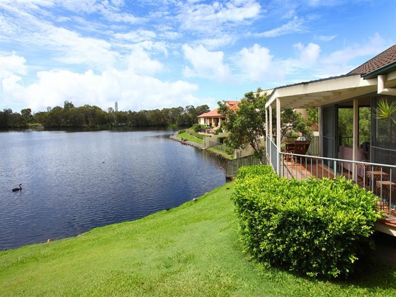 25 Tristan Court, Benowa QLD 4217