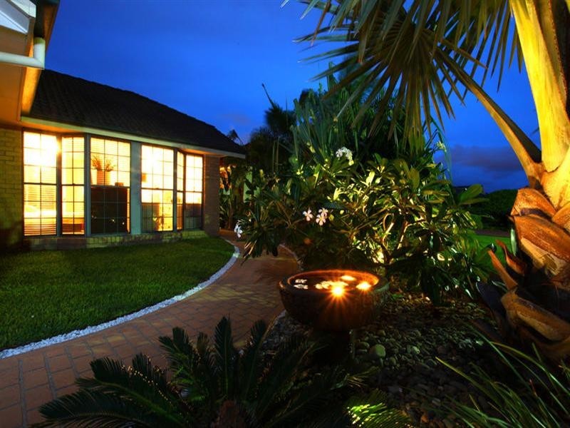 25 Tristan Court, Benowa QLD 4217