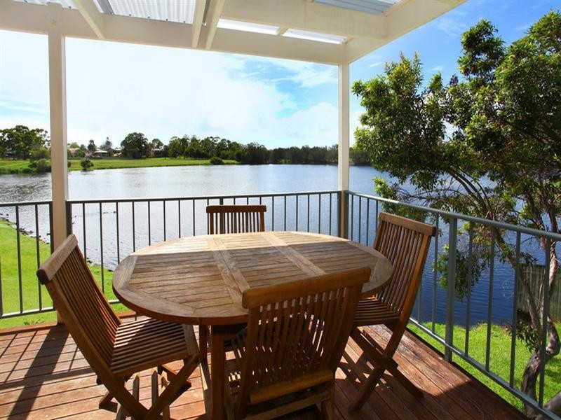 25 Tristan Court, Benowa QLD 4217