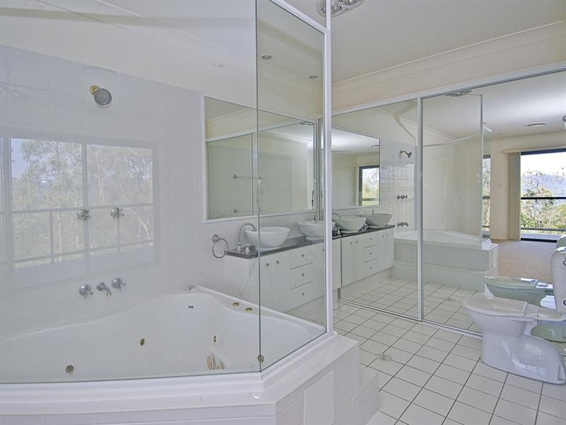 8/2 Ridgeline Way, Highland Park QLD 4211