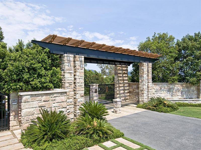 8/2 Ridgeline Way, Highland Park QLD 4211