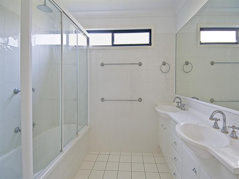 8/2 Ridgeline Way, Highland Park QLD 4211