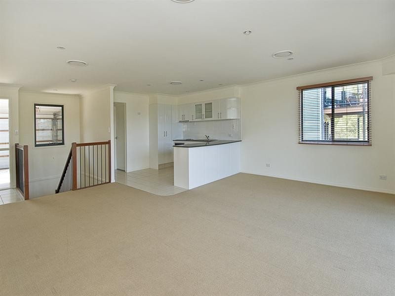 8/2 Ridgeline Way, Highland Park QLD 4211