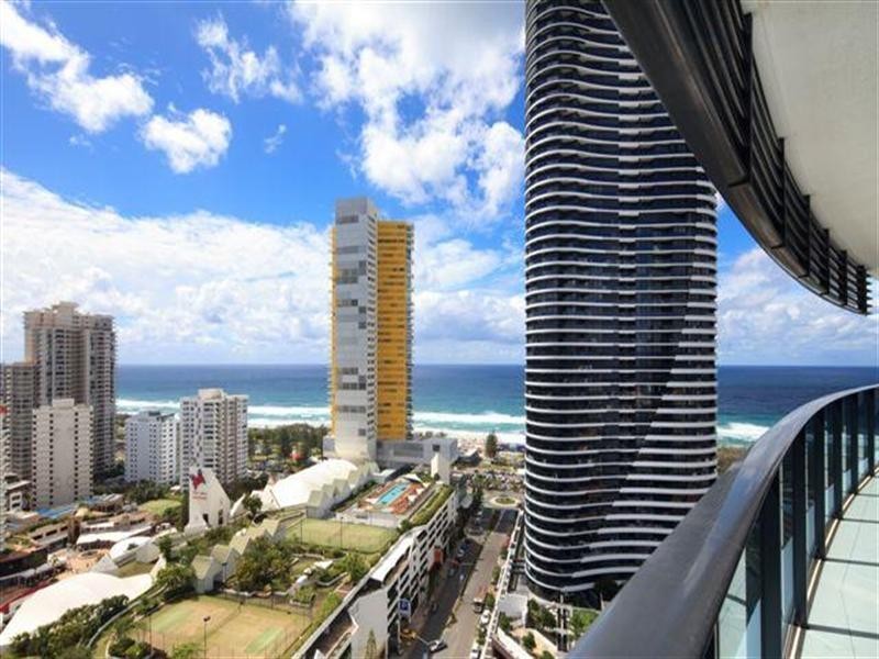 4 Charles Avenue, Broadbeach QLD 4218