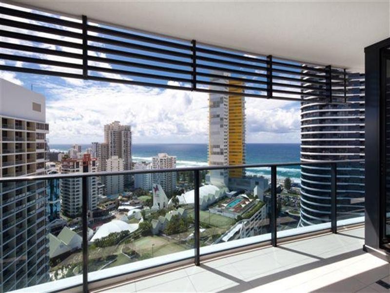 4 Charles Avenue, Broadbeach QLD 4218