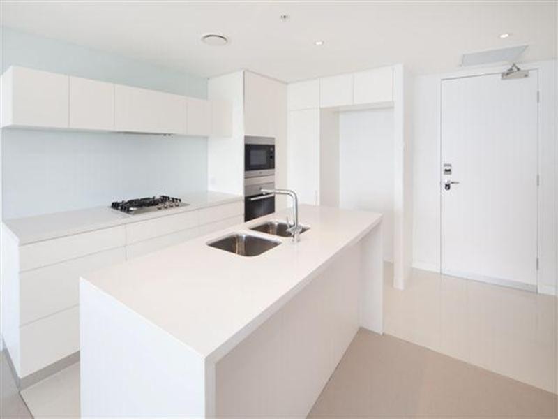 4 Charles Avenue, Broadbeach QLD 4218