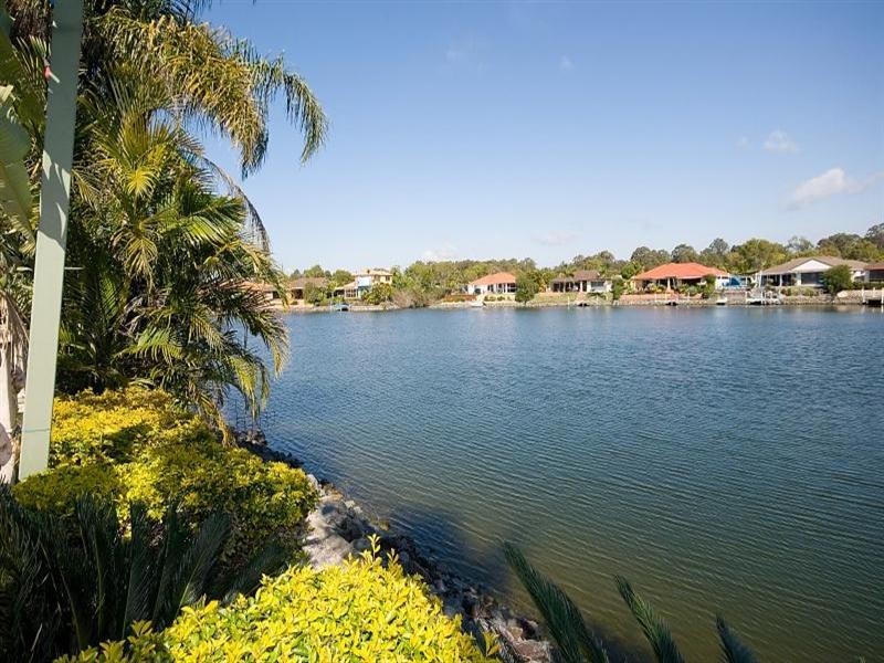 1 Glenwater Crescent, Helensvale QLD 4212