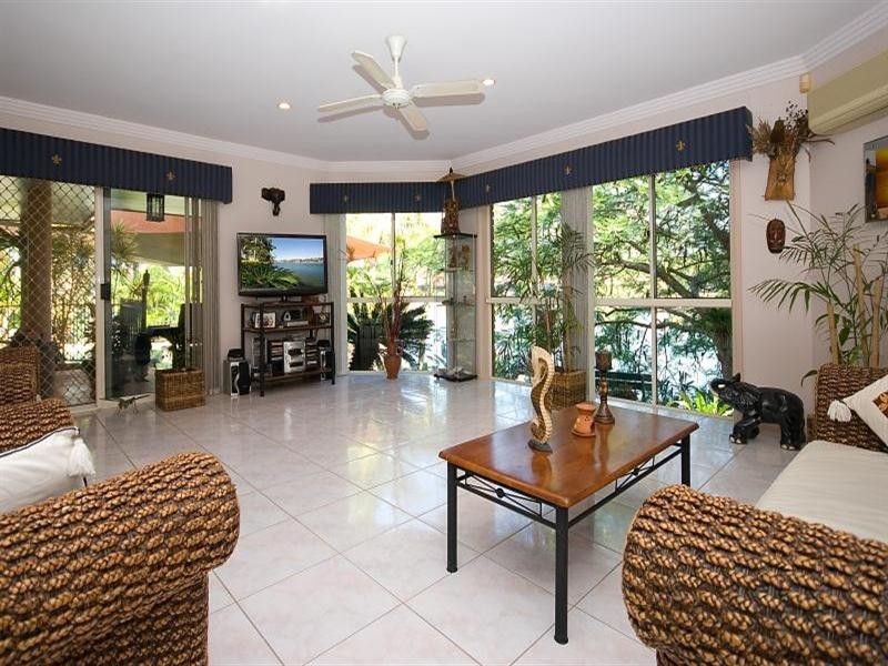 1 Glenwater Crescent, Helensvale QLD 4212