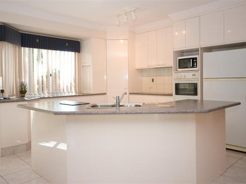 1 Glenwater Crescent, Helensvale QLD 4212