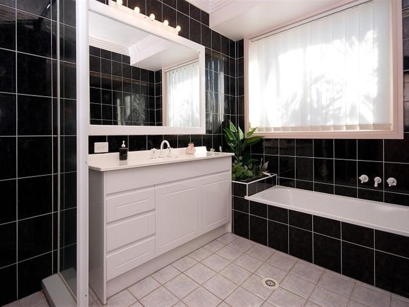 1 Glenwater Crescent, Helensvale QLD 4212