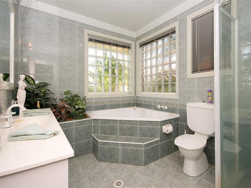 1 Glenwater Crescent, Helensvale QLD 4212