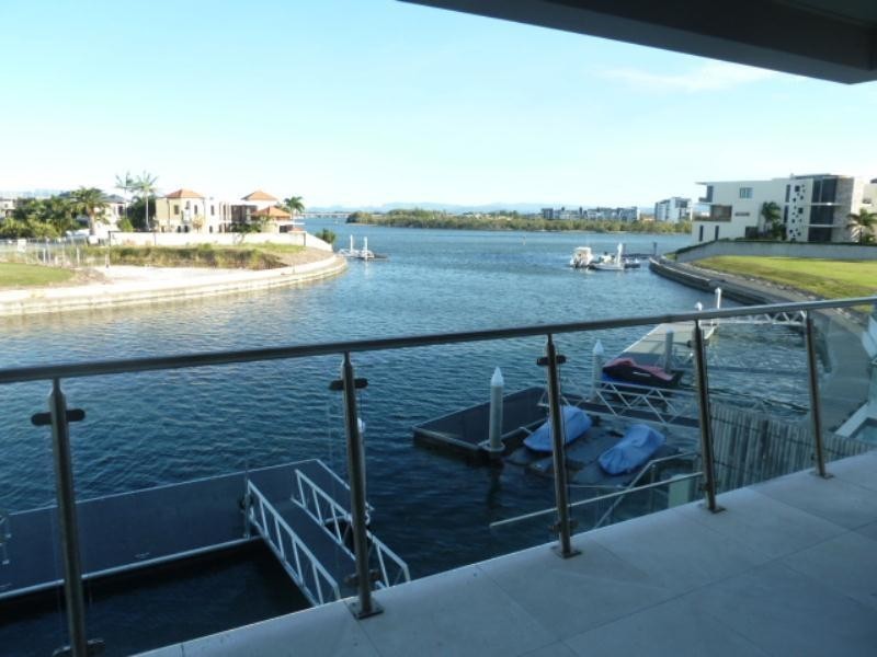 34 Knightsbridge Parade West, Sovereign Islands QLD 4216