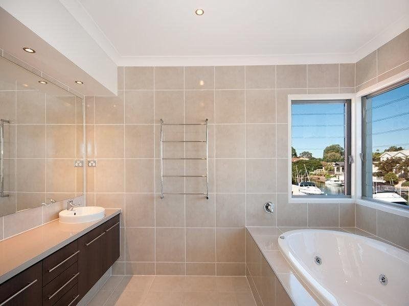 74 Gibraltar Drive, Isle Of Capri QLD 4217