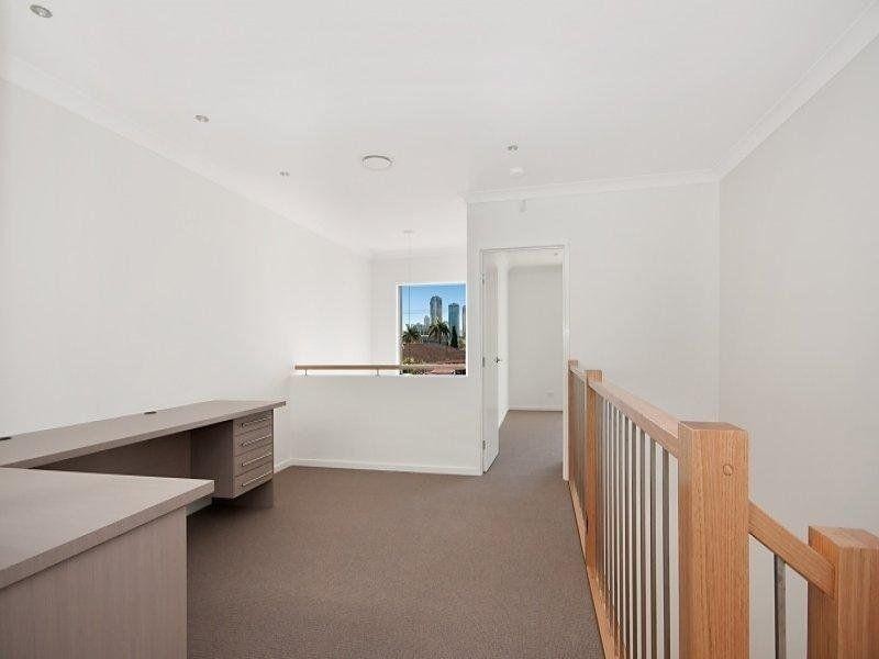 74 Gibraltar Drive, Isle Of Capri QLD 4217