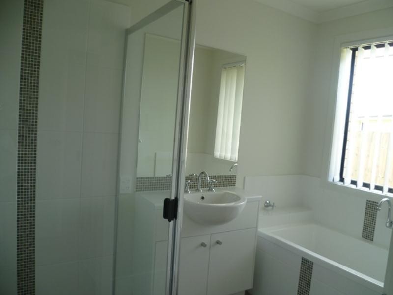 17 Grice Crescent, Ningi QLD 4511