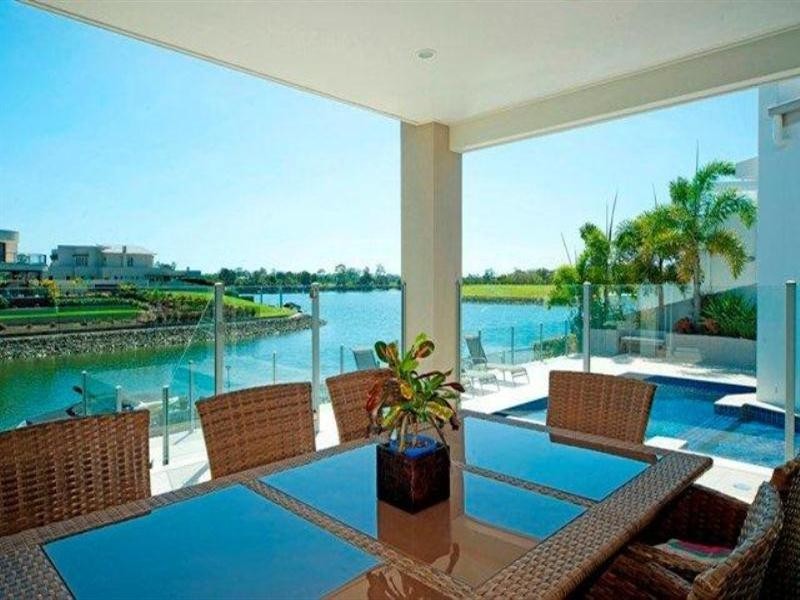 33 Ferrymans Court, Hope Island QLD 4212