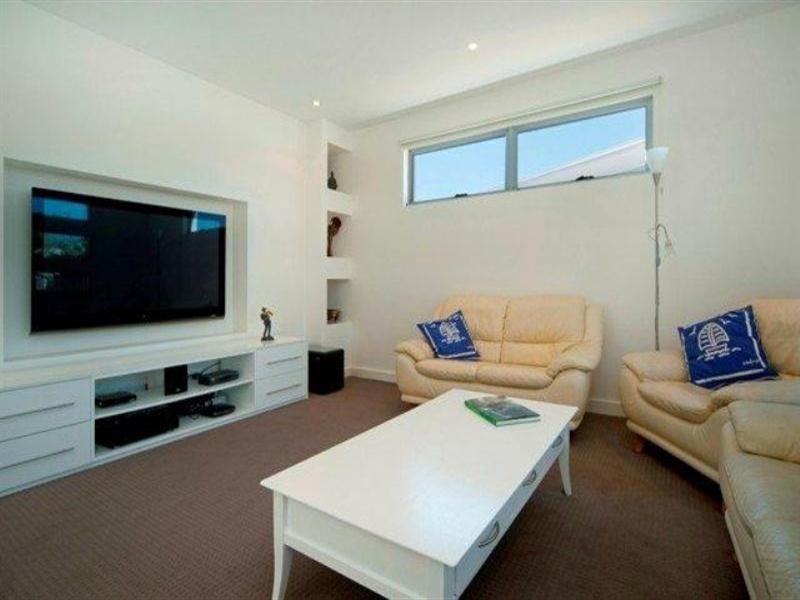 33 Ferrymans Court, Hope Island QLD 4212