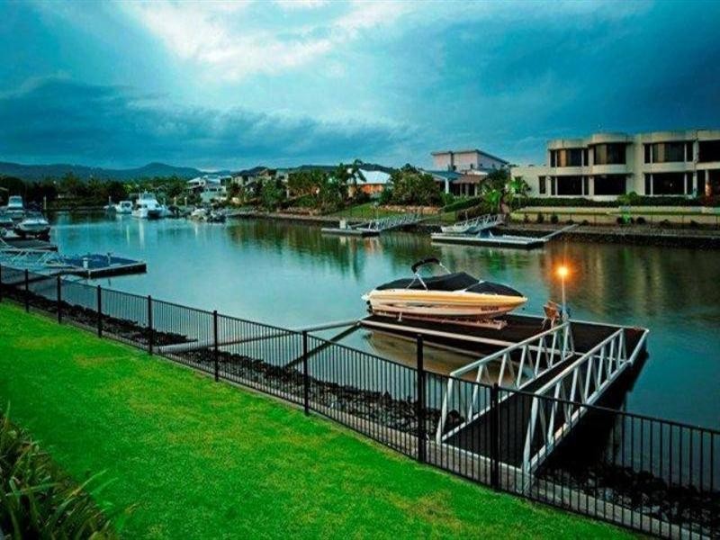 33 Ferrymans Court, Hope Island QLD 4212