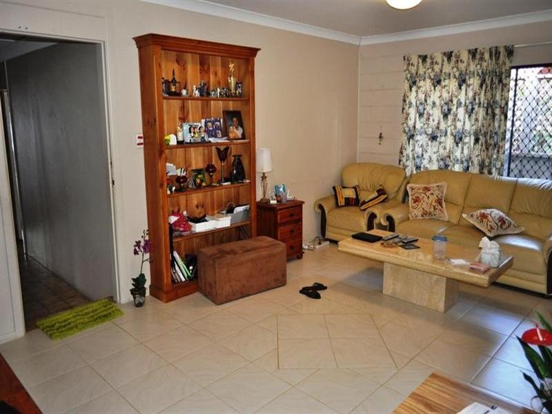 8 Glenelg Avenue, Mermaid Beach QLD 4218