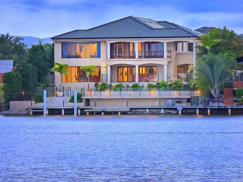 20 Clear Water Bay Avenue, Clear Island Waters QLD 4226