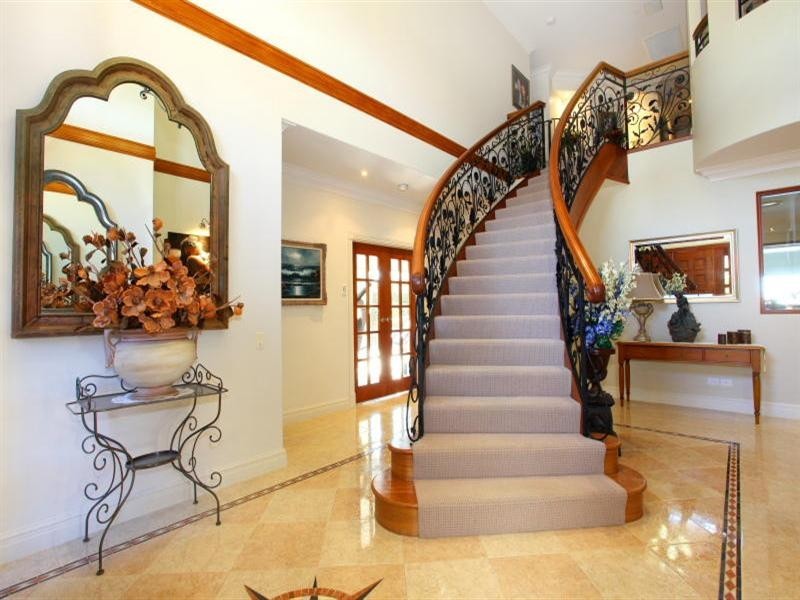 20 Clear Water Bay Avenue, Clear Island Waters QLD 4226