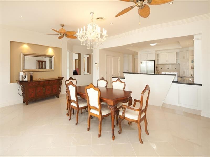 11 Istana View, Clear Island Waters QLD 4226