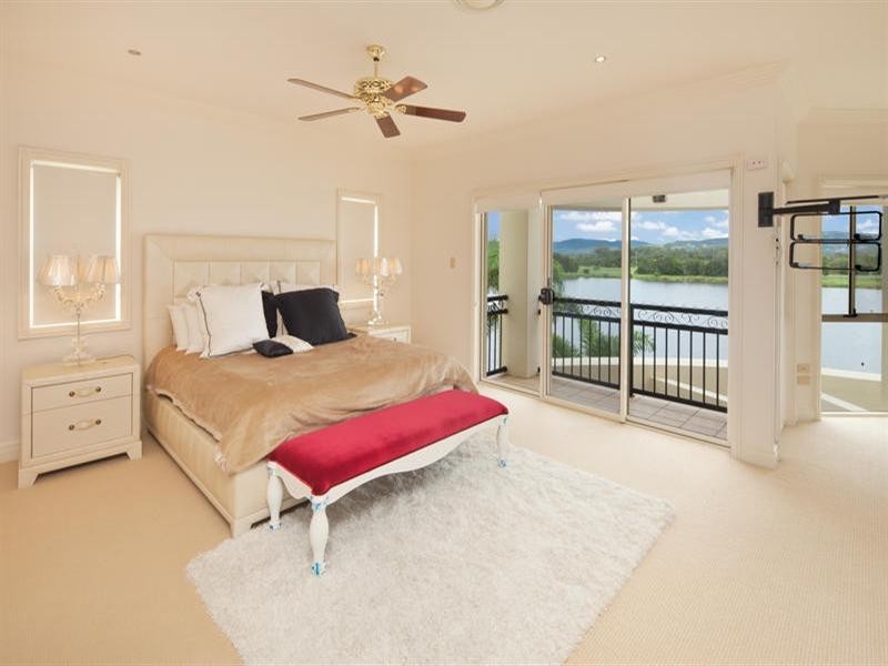 11 Istana View, Clear Island Waters QLD 4226