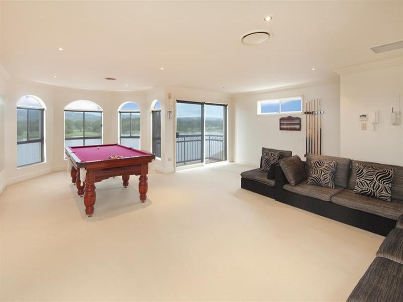 11 Istana View, Clear Island Waters QLD 4226