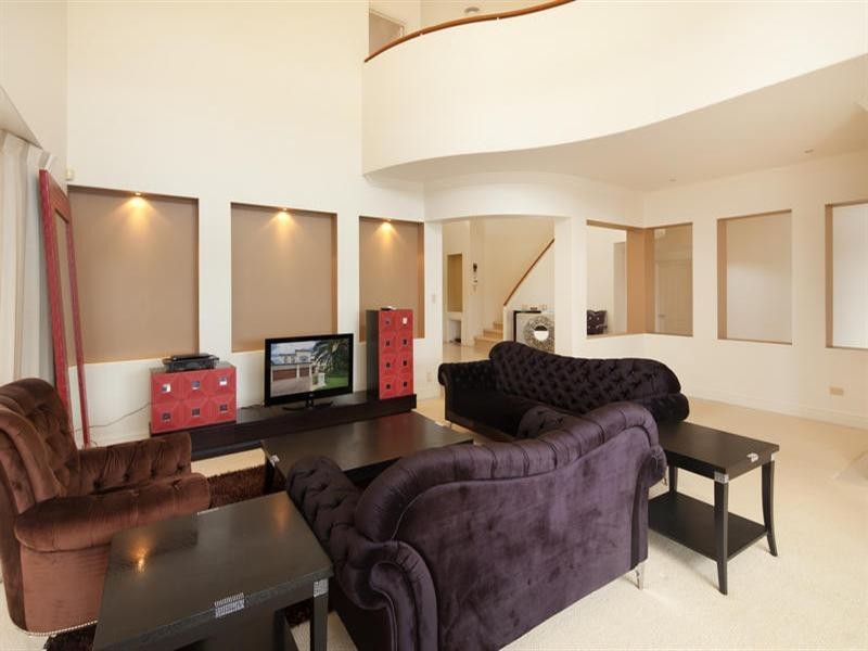 11 Istana View, Clear Island Waters QLD 4226