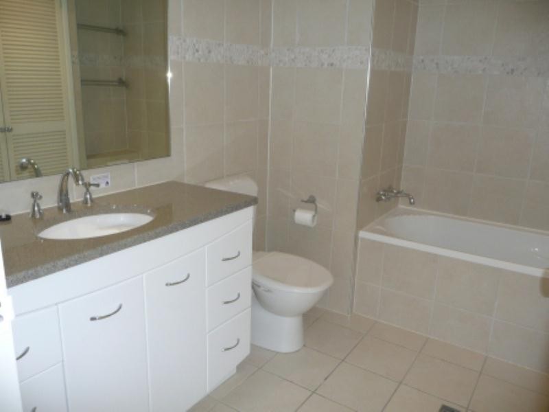 203-3575 Main Beach Parade, Main Beach QLD 4217