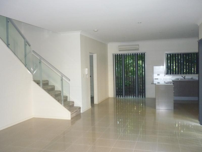 4/60 Broad Street, Labrador QLD 4215