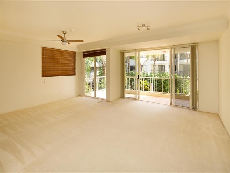 3 5 Cronin Avenue, Main Beach QLD 4217