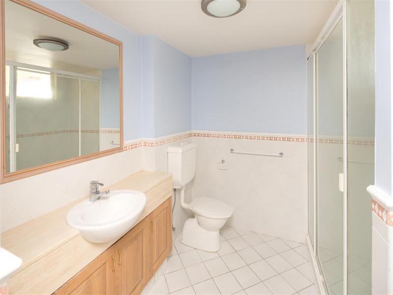 3 5 Cronin Avenue, Main Beach QLD 4217