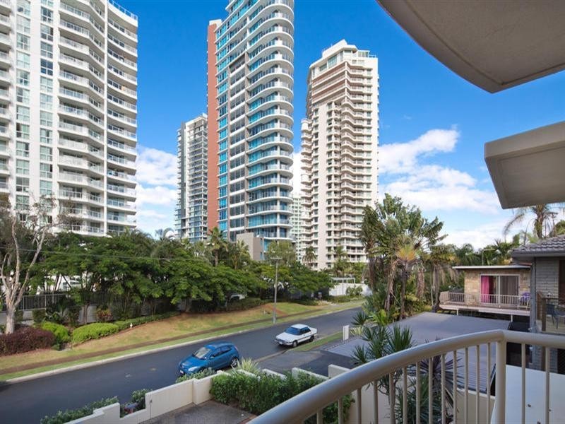 3 5 Cronin Avenue, Main Beach QLD 4217