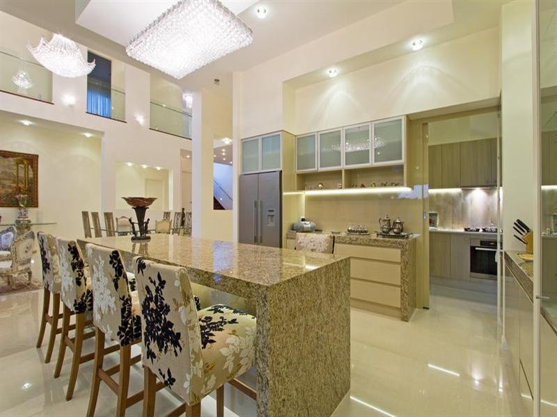 4004 The Boulevard, Benowa QLD 4217