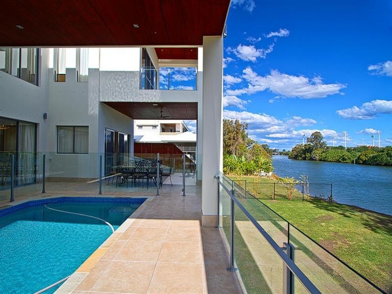 4004 The Boulevard, Benowa QLD 4217