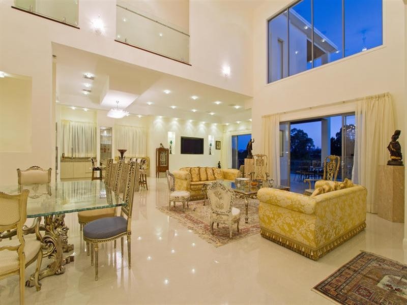 4004 The Boulevard, Benowa QLD 4217