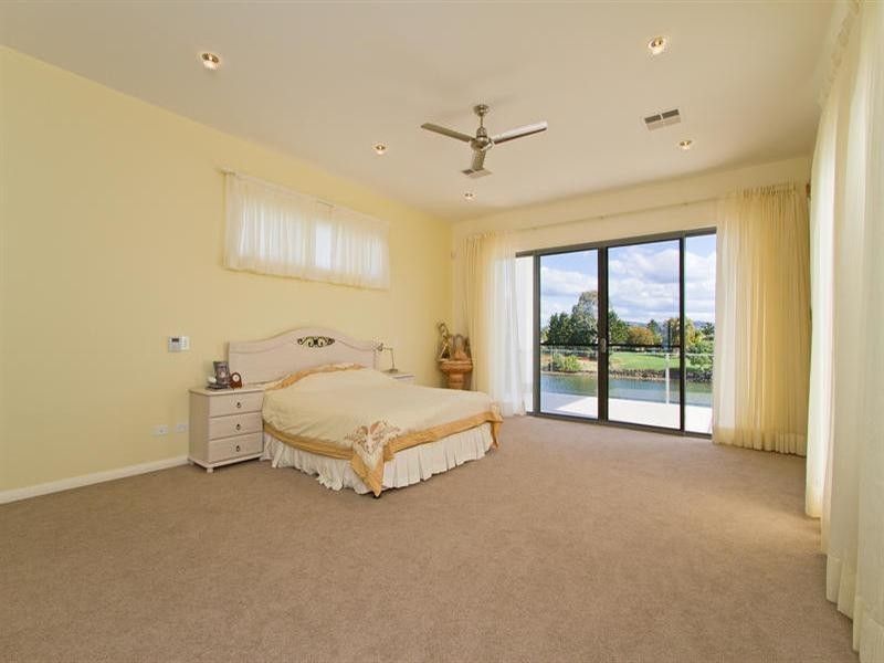 4004 The Boulevard, Benowa QLD 4217