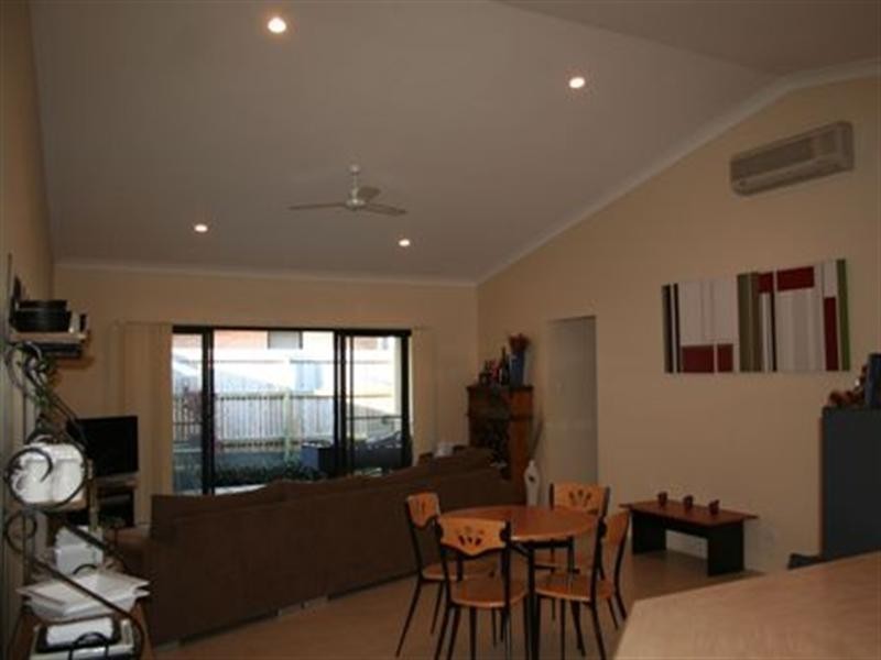 2/1 Betty Street, Upper Coomera QLD 4209