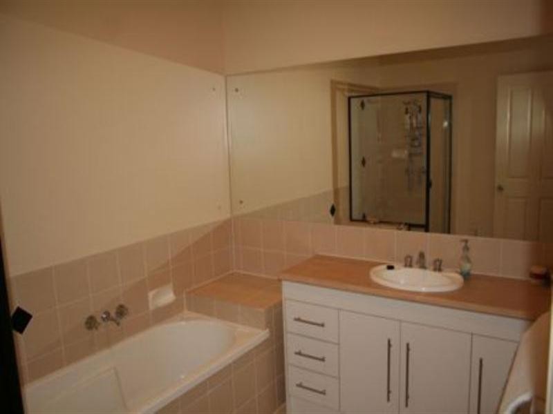 2/1 Betty Street, Upper Coomera QLD 4209