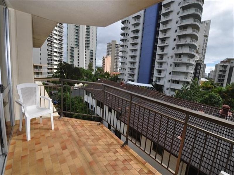 11 Riverview Parade, Surfers Paradise QLD 4217