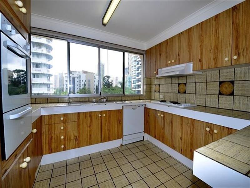 11 Riverview Parade, Surfers Paradise QLD 4217