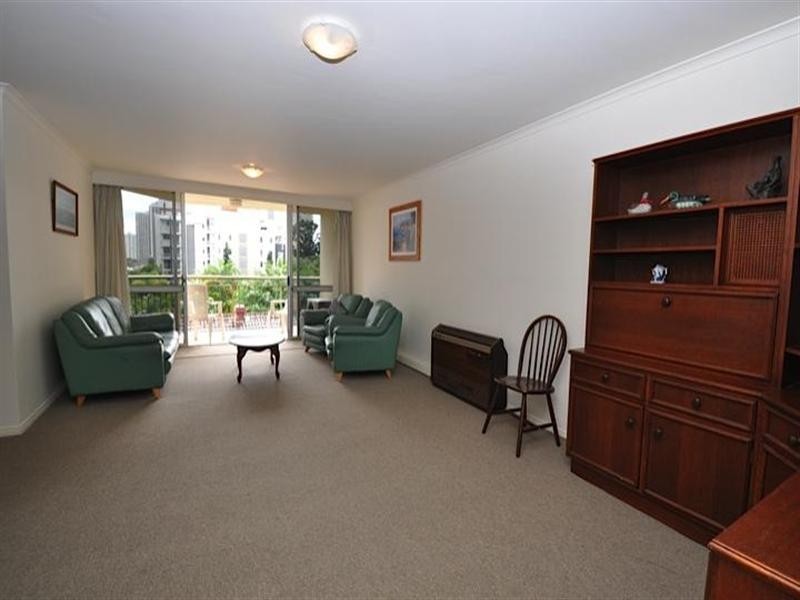 11 Riverview Parade, Surfers Paradise QLD 4217