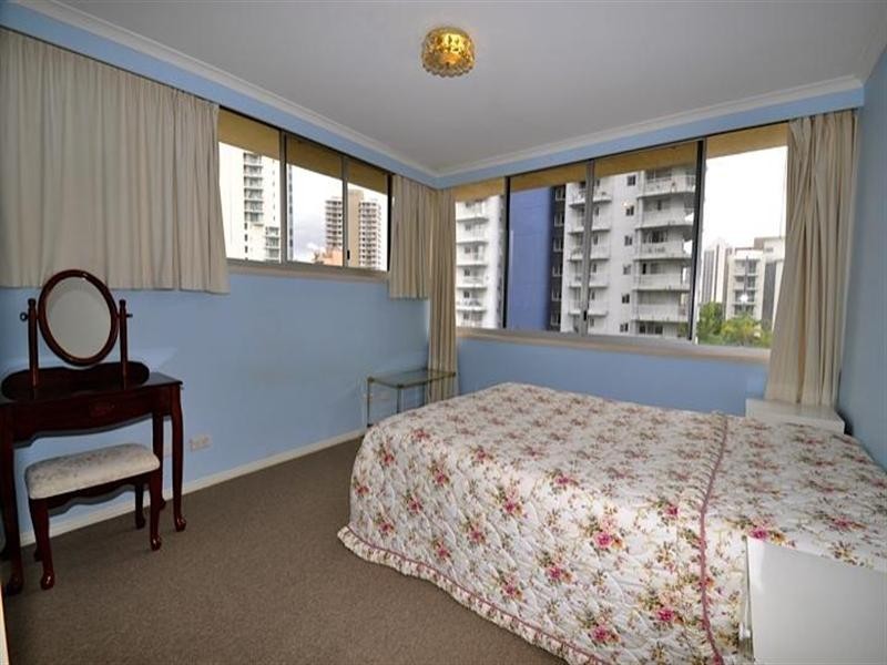 11 Riverview Parade, Surfers Paradise QLD 4217