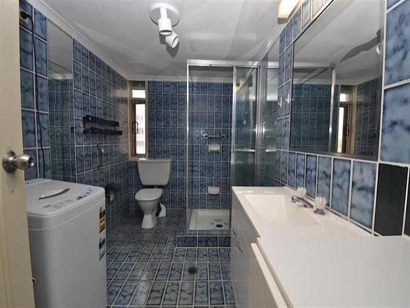 11 Riverview Parade, Surfers Paradise QLD 4217