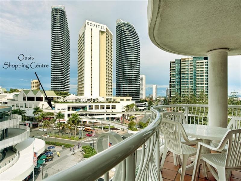 24 Queensland Avenue, Broadbeach QLD 4218