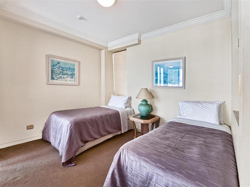 24 Queensland Avenue, Broadbeach QLD 4218