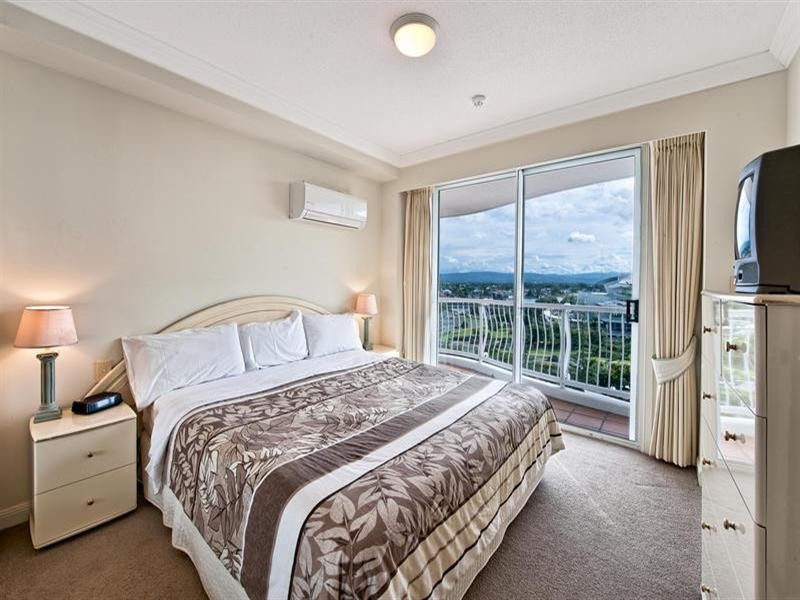 24 Queensland Avenue, Broadbeach QLD 4218