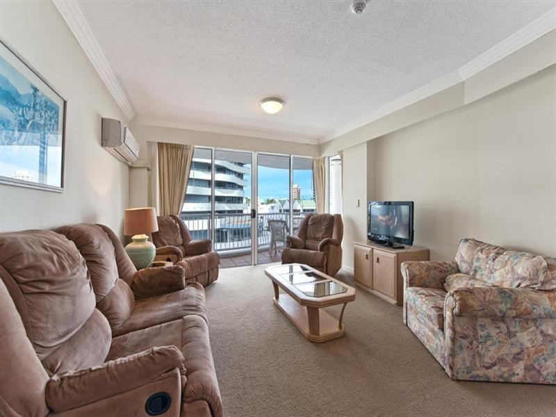 24 Queensland Avenue, Broadbeach QLD 4218