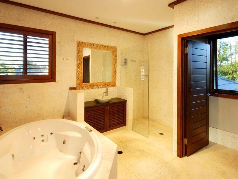 83 Allambi Avenue, Broadbeach Waters QLD 4218